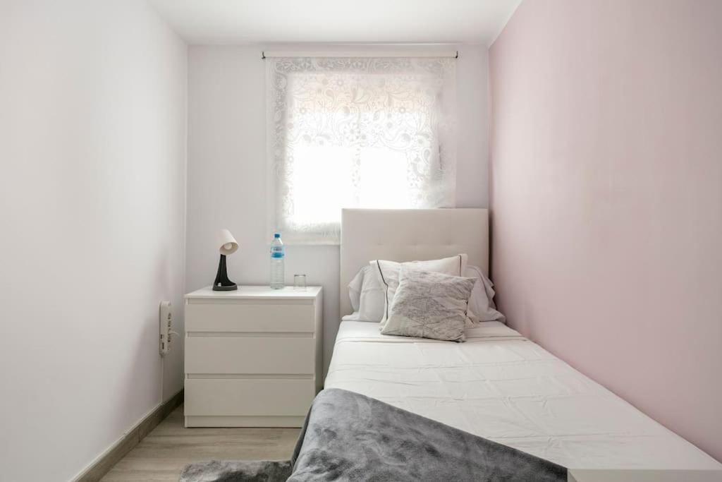 Habitaciones Bonitas Y Comodas L'Hospitalet de Llobregat Exterior photo